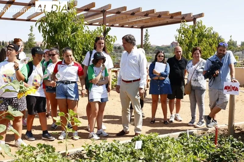 Visita del alcalde de Salamanca a la semicolonia urbana de Aviva 