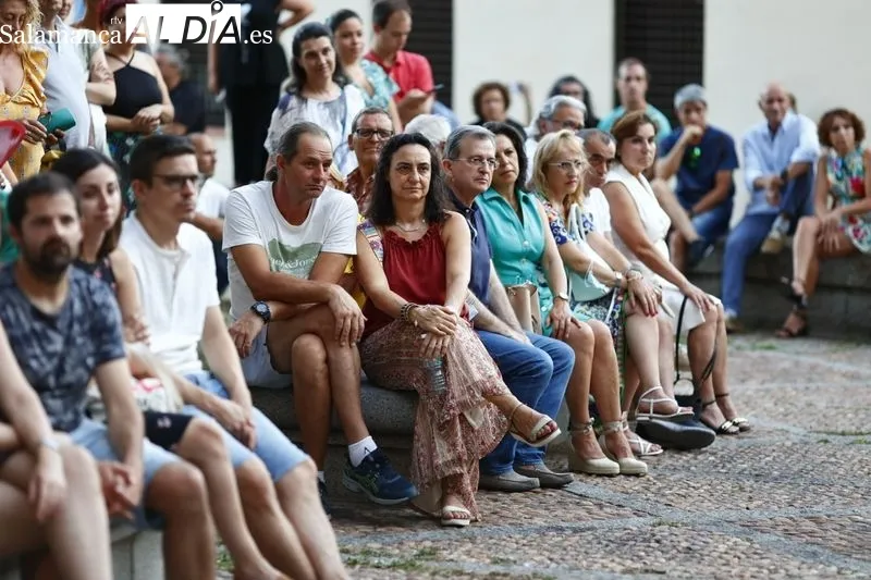 El Patio Chico ha acogido este viernes la última función de la obra 'Elio', de Intrussión Teatro