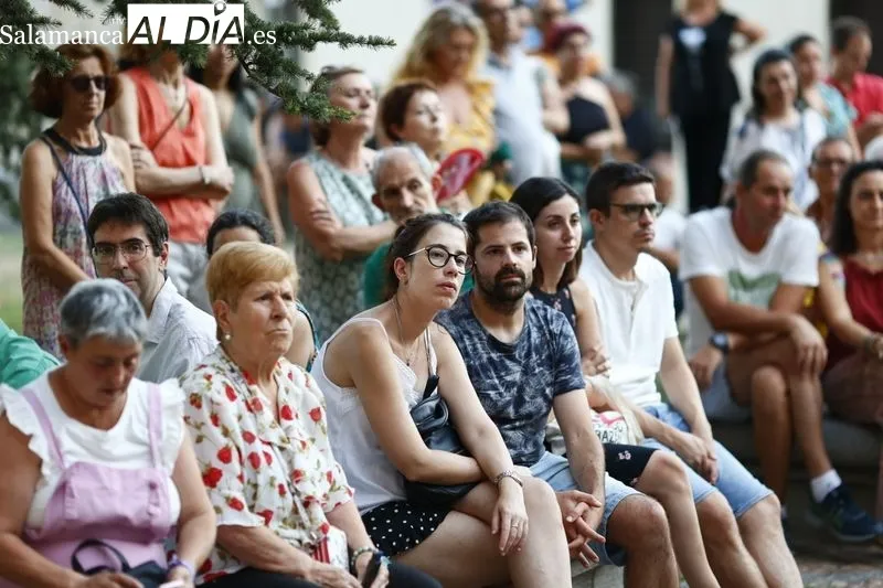 El Patio Chico ha acogido este viernes la última función de la obra 'Elio', de Intrussión Teatro