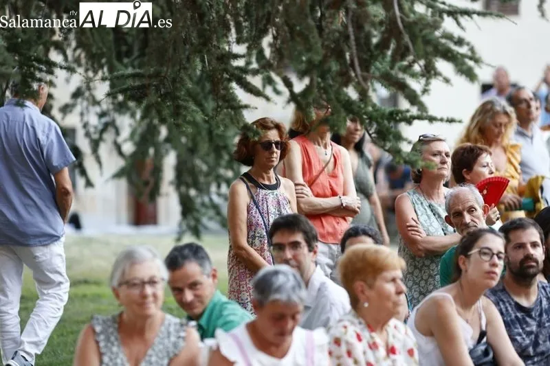 El Patio Chico ha acogido este viernes la última función de la obra 'Elio', de Intrussión Teatro
