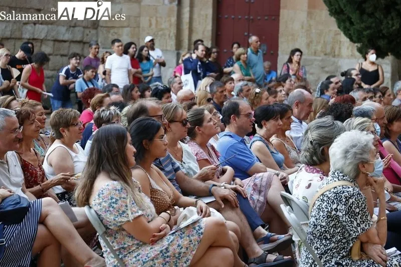 El Patio Chico ha acogido este viernes la última función de la obra 'Elio', de Intrussión Teatro