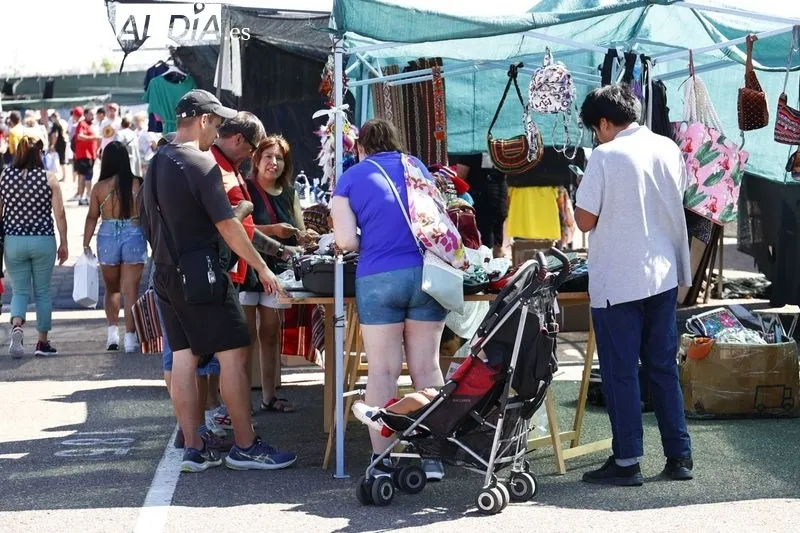 Imágenes del Rastro de La Aldehuela esta mañana de domingo