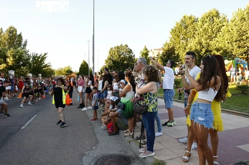 Los vecinos de Carbajosa se divierten con el 'Soga tira', el pasacalles y la sangría popular