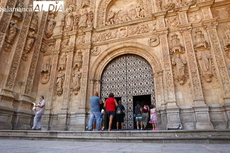Buen ambiente en el centro de Salamanca en la mañana de este lunes festivo
