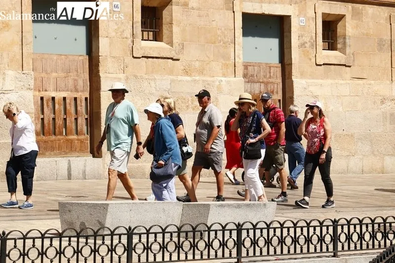 Buen ambiente en el centro de Salamanca en la mañana de este lunes festivo