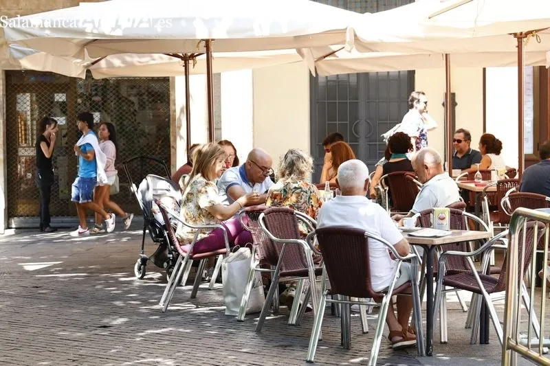 Buen ambiente en el centro de Salamanca en la mañana de este lunes festivo
