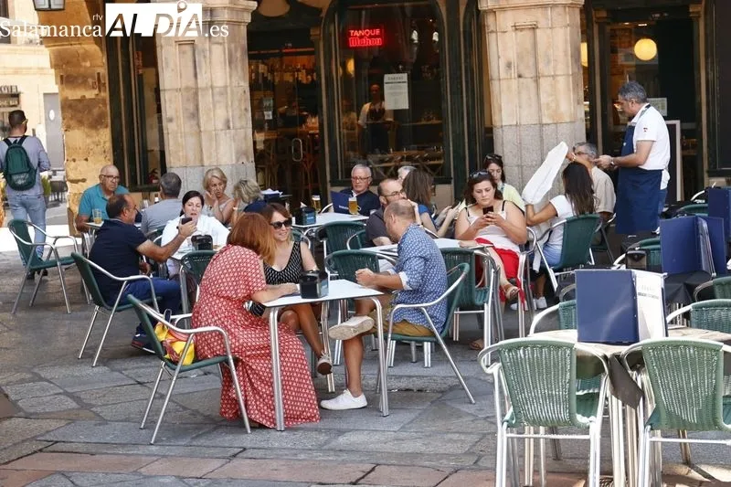 Buen ambiente en el centro de Salamanca en la mañana de este lunes festivo