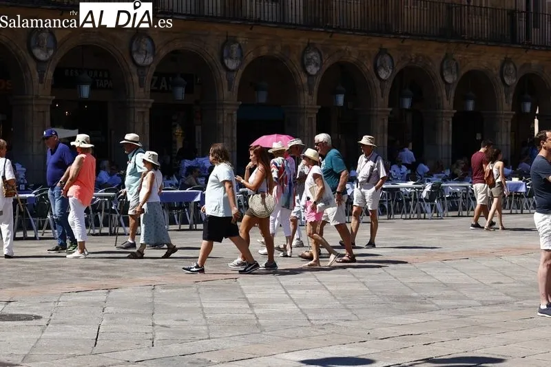 Buen ambiente en el centro de Salamanca en la mañana de este lunes festivo