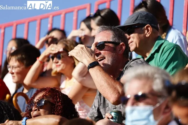 Gran ambiente en la plaza de toros de Carbajosa