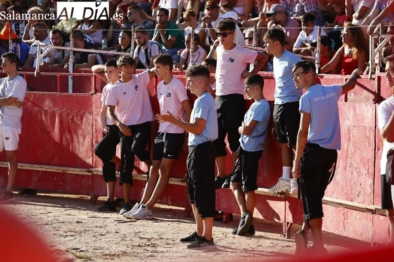 Gran ambiente en la plaza de toros de Carbajosa