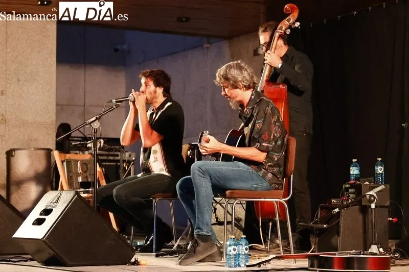 Foto 18 - Los salmantinos disfrutan con el Festival de Blues de Quique G&oacute;mez & Curro Serrano Tr&iacute;o en Garrido