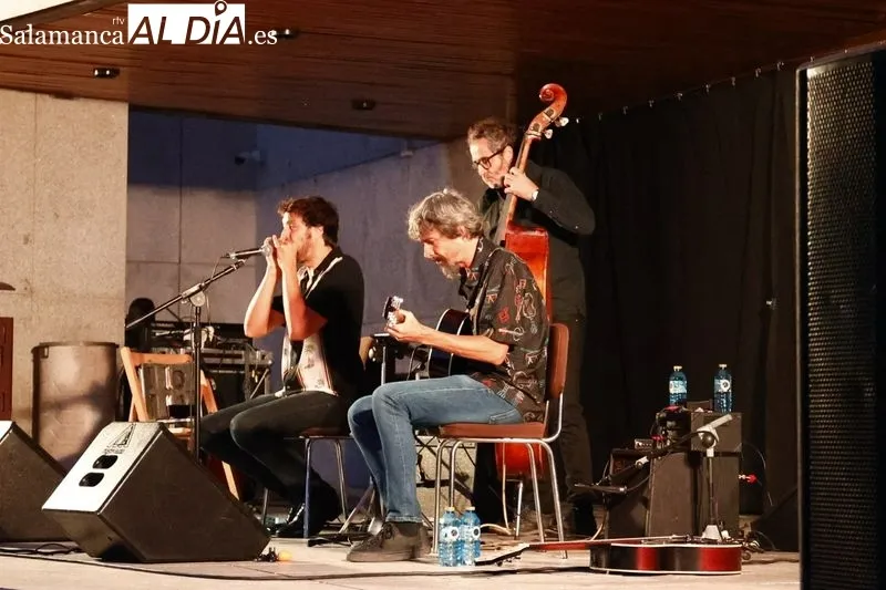 Foto 17 - Los salmantinos disfrutan con el Festival de Blues de Quique G&oacute;mez & Curro Serrano Tr&iacute;o en Garrido