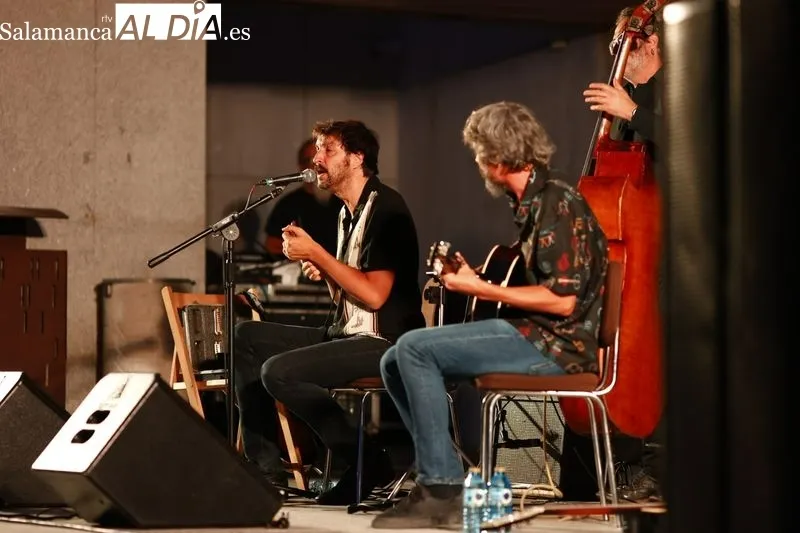 Foto 10 - Los salmantinos disfrutan con el Festival de Blues de Quique G&oacute;mez & Curro Serrano Tr&iacute;o en Garrido
