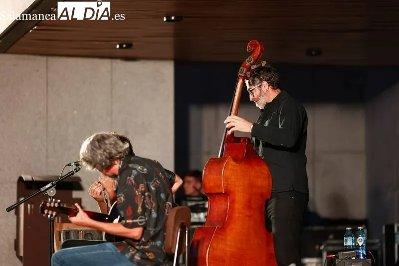 Foto 9 - Los salmantinos disfrutan con el Festival de Blues de Quique G&oacute;mez & Curro Serrano Tr&iacute;o en Garrido