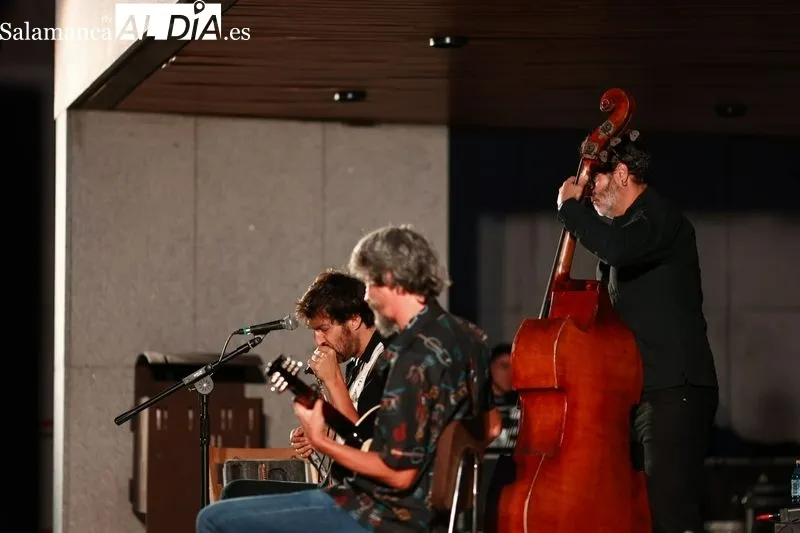 Foto 8 - Los salmantinos disfrutan con el Festival de Blues de Quique G&oacute;mez & Curro Serrano Tr&iacute;o en Garrido