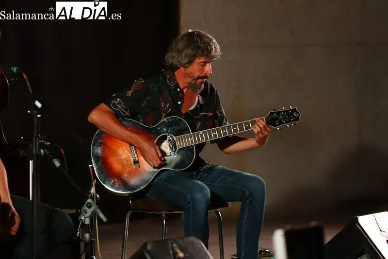 Foto 4 - Los salmantinos disfrutan con el Festival de Blues de Quique G&oacute;mez & Curro Serrano Tr&iacute;o en Garrido