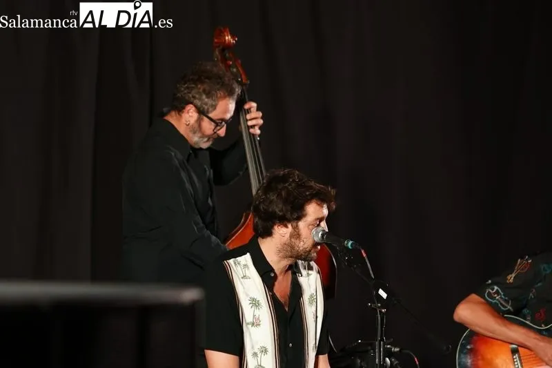 Foto 3 - Los salmantinos disfrutan con el Festival de Blues de Quique G&oacute;mez & Curro Serrano Tr&iacute;o en Garrido