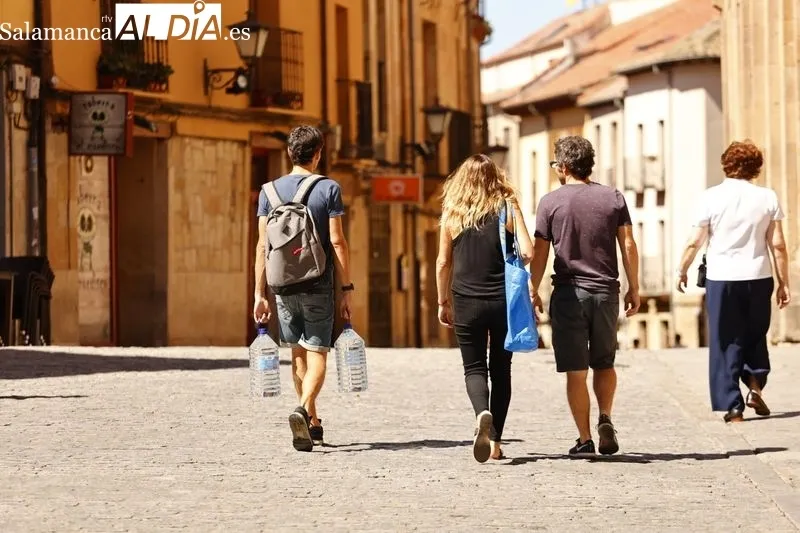 Buen ambiente, pese al calor, en el centro de la capital salmantina