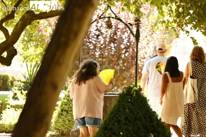 Buen ambiente, pese al calor, en el centro de la capital salmantina