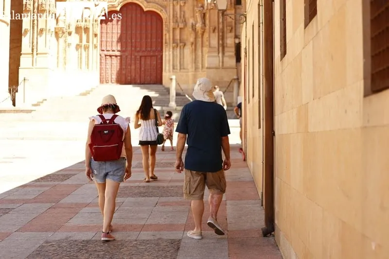 Buen ambiente, pese al calor, en el centro de la capital salmantina
