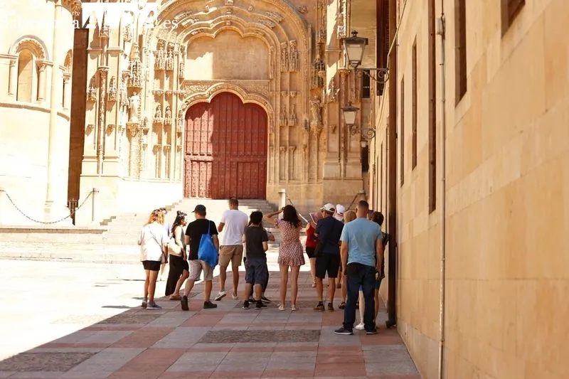 Buen ambiente, pese al calor, en el centro de la capital salmantina