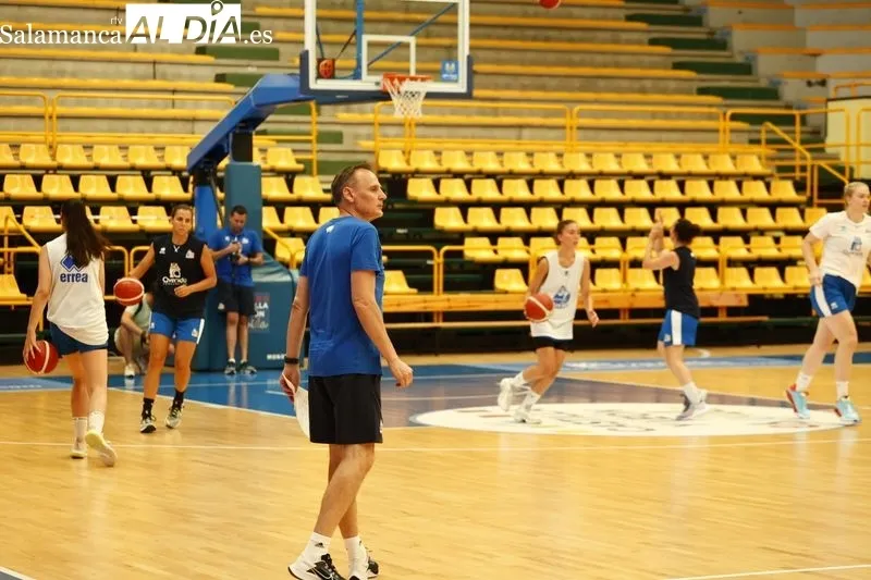 Primer entrenamiento de las jugadoras del Perfumerías Avenida