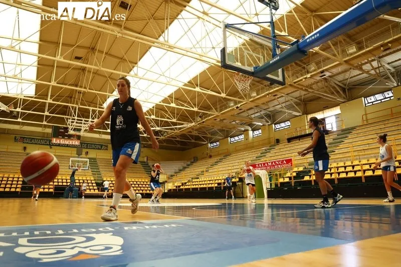 Primer entrenamiento de las jugadoras del Perfumerías Avenida