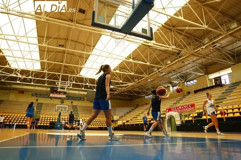 Primer entrenamiento de las jugadoras del Perfumerías Avenida