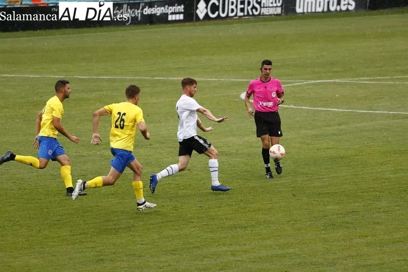 Foto 12 - Desastre del Salamanca UDS en el Helm&aacute;ntico ante un Regional como el Diocesanos (0-2)