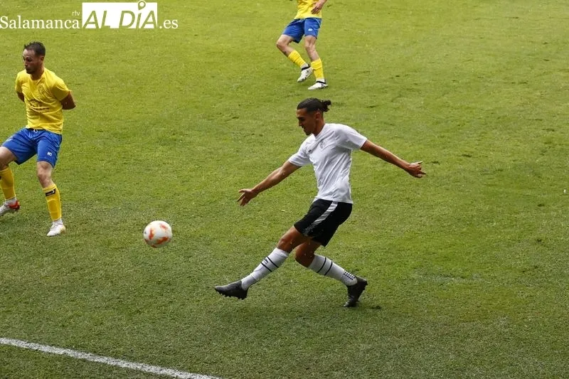 Foto 11 - Desastre del Salamanca UDS en el Helm&aacute;ntico ante un Regional como el Diocesanos (0-2)