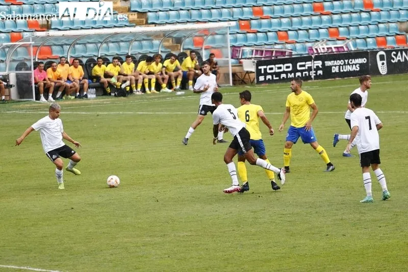 Foto 10 - Desastre del Salamanca UDS en el Helm&aacute;ntico ante un Regional como el Diocesanos (0-2)