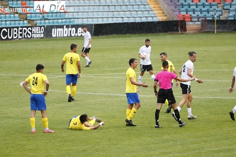 Foto 6 - Desastre del Salamanca UDS en el Helm&aacute;ntico ante un Regional como el Diocesanos (0-2)