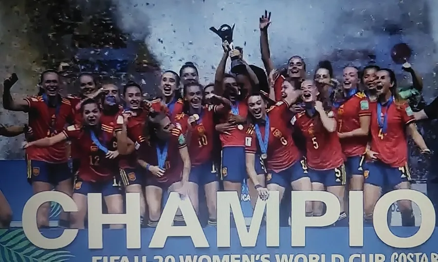 Foto 7 - Carmen &Aacute;lvarez S&aacute;nchez alcanza a sus 19 a&ntilde;os la cima del mundo con la Selecci&oacute;n Espa&ntilde;ola Sub&rsquo;20