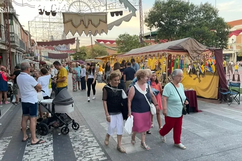 El Mercado Barroco de Peñaranda se llenaba de vecinos y visitantes 