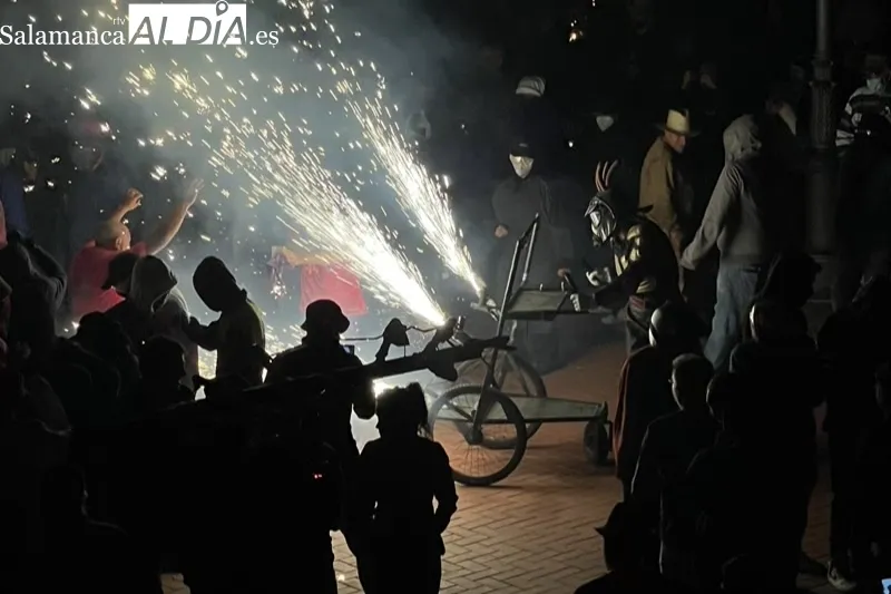 Foto 2 - Pe&ntilde;aranda arde de nuevo junto a Kull D&acute;Sac y miles de personas