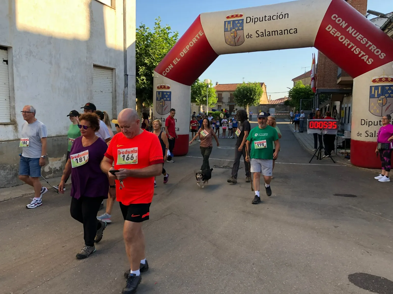 Foto 14 - San Mu&ntilde;oz disfruta con la quinta edici&oacute;n de su carrera popular