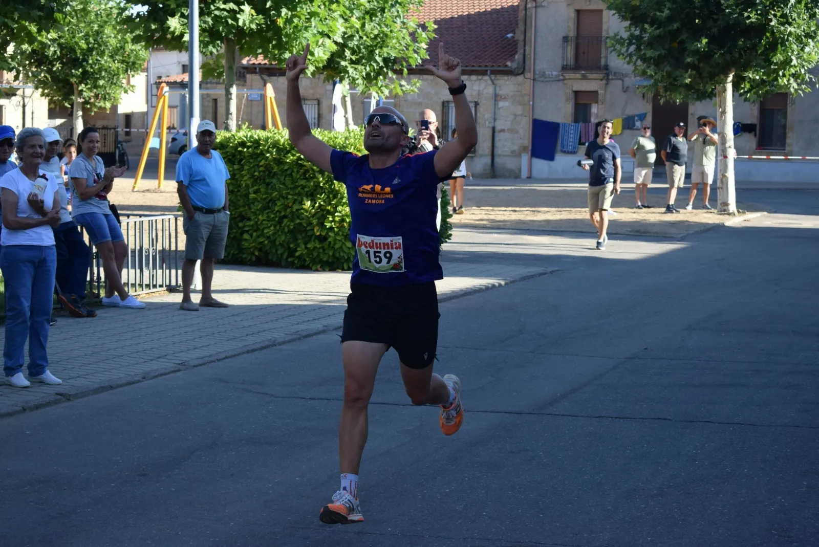 Foto 8 - San Mu&ntilde;oz disfruta con la quinta edici&oacute;n de su carrera popular