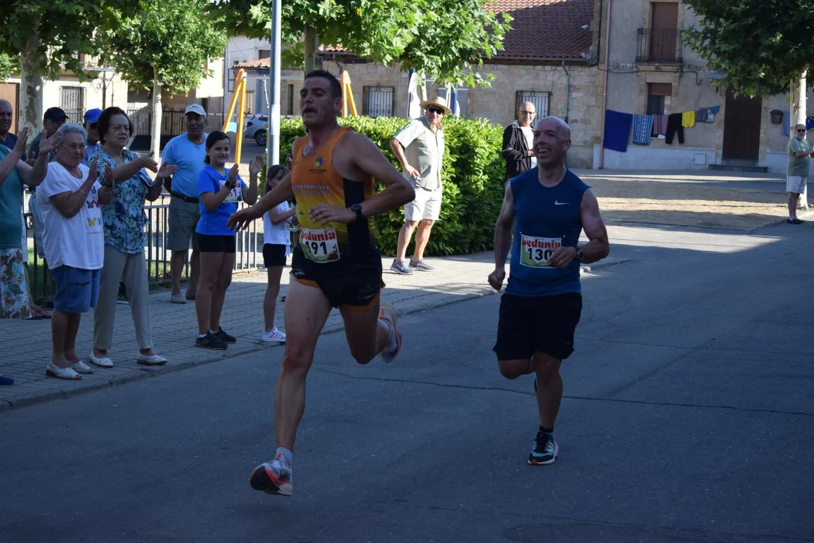 Foto 5 - San Mu&ntilde;oz disfruta con la quinta edici&oacute;n de su carrera popular