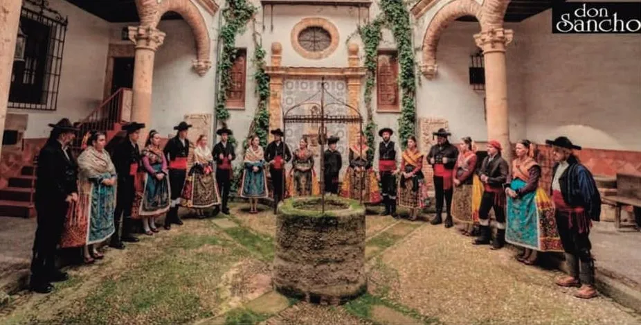 Algunos de los grupos que actuarán en la Plaza Mayor de Salamanca con motivo de este Festival de Folklore
