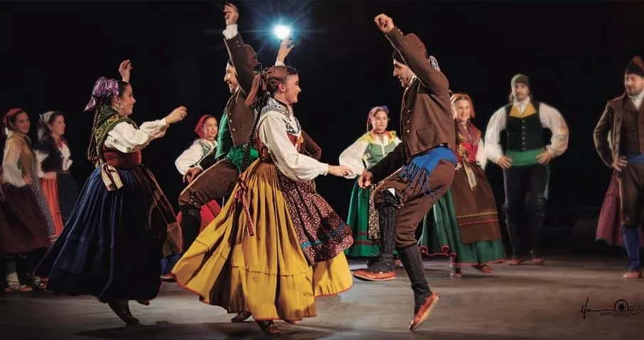 Algunos de los grupos que actuarán en la Plaza Mayor de Salamanca con motivo de este Festival de Folklore