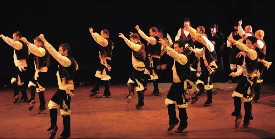 Algunos de los grupos que actuarán en la Plaza Mayor de Salamanca con motivo de este Festival de Folklore