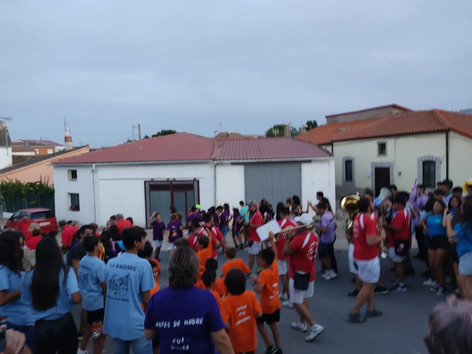 La concentraciòn de peñas con la Charanga generaba un gran ambiente en El Pedroso de la Armuña