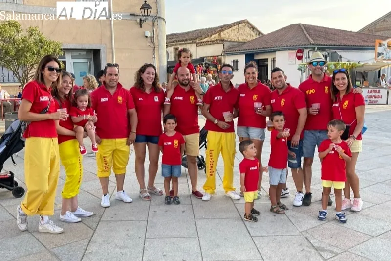 Las peñas de Cantalpino han dado la bienvenida a sus fiestas con un pasacalles