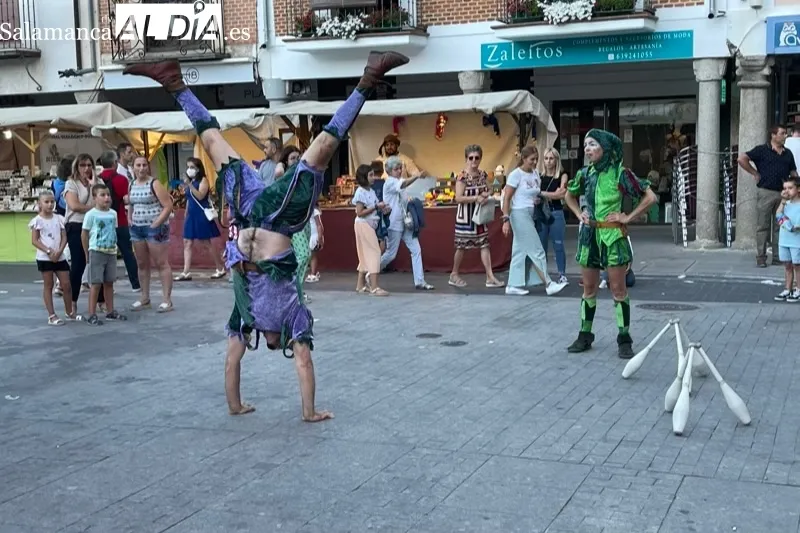 El Mercado Barroco comenzaba su actividad este viernes