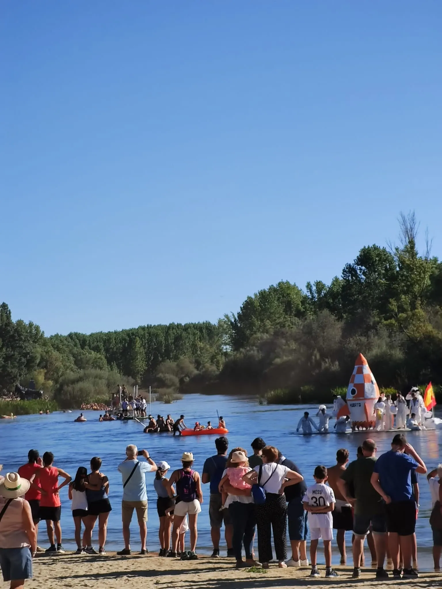 Foto 4 - Multitudinaria fiesta para vivir la vuelta del descenso de los OFNIS en Huerta