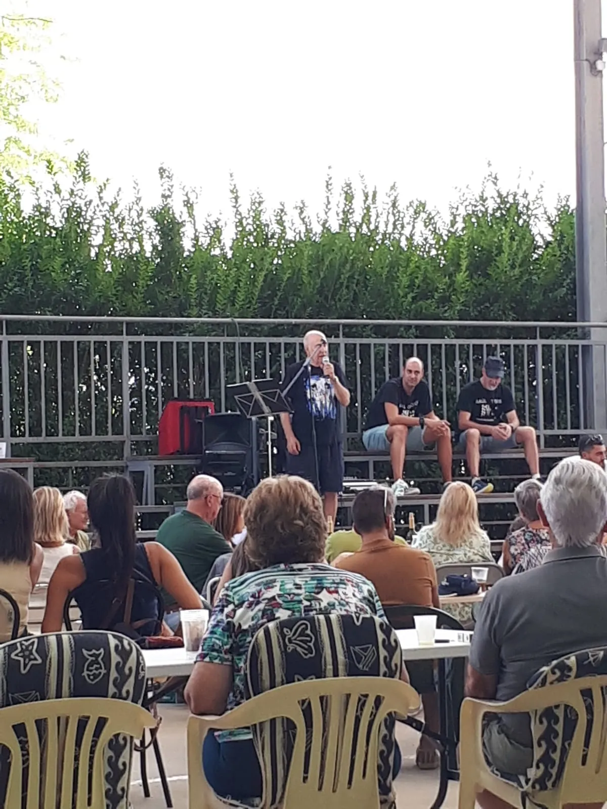 Foto 4 - El Pedroso de la Armu&ntilde;a se echa a las calles para vivir la animada paella y los espect&aacute;culos