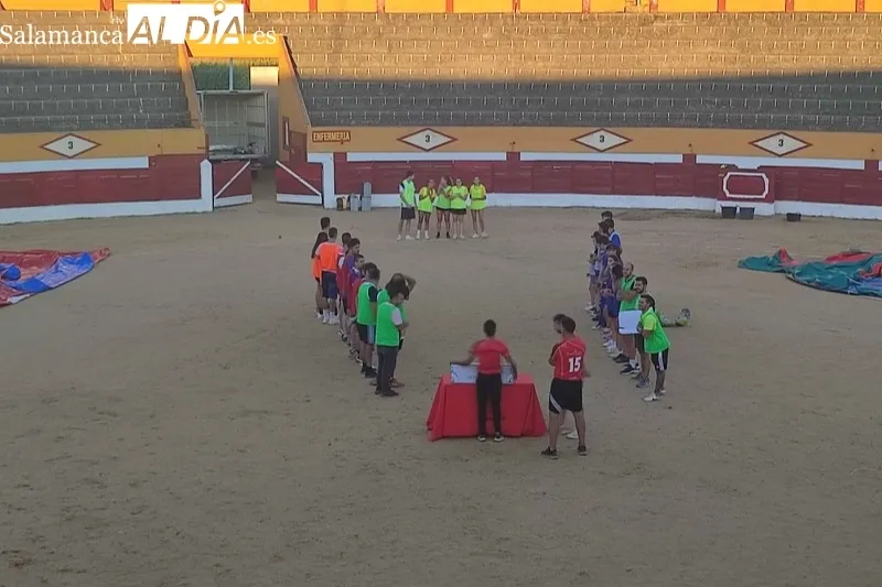 Foto 7 - Carcajadas y carreras protagonizan el llamativo evento 'Humor Amarillo' en Babilafuente