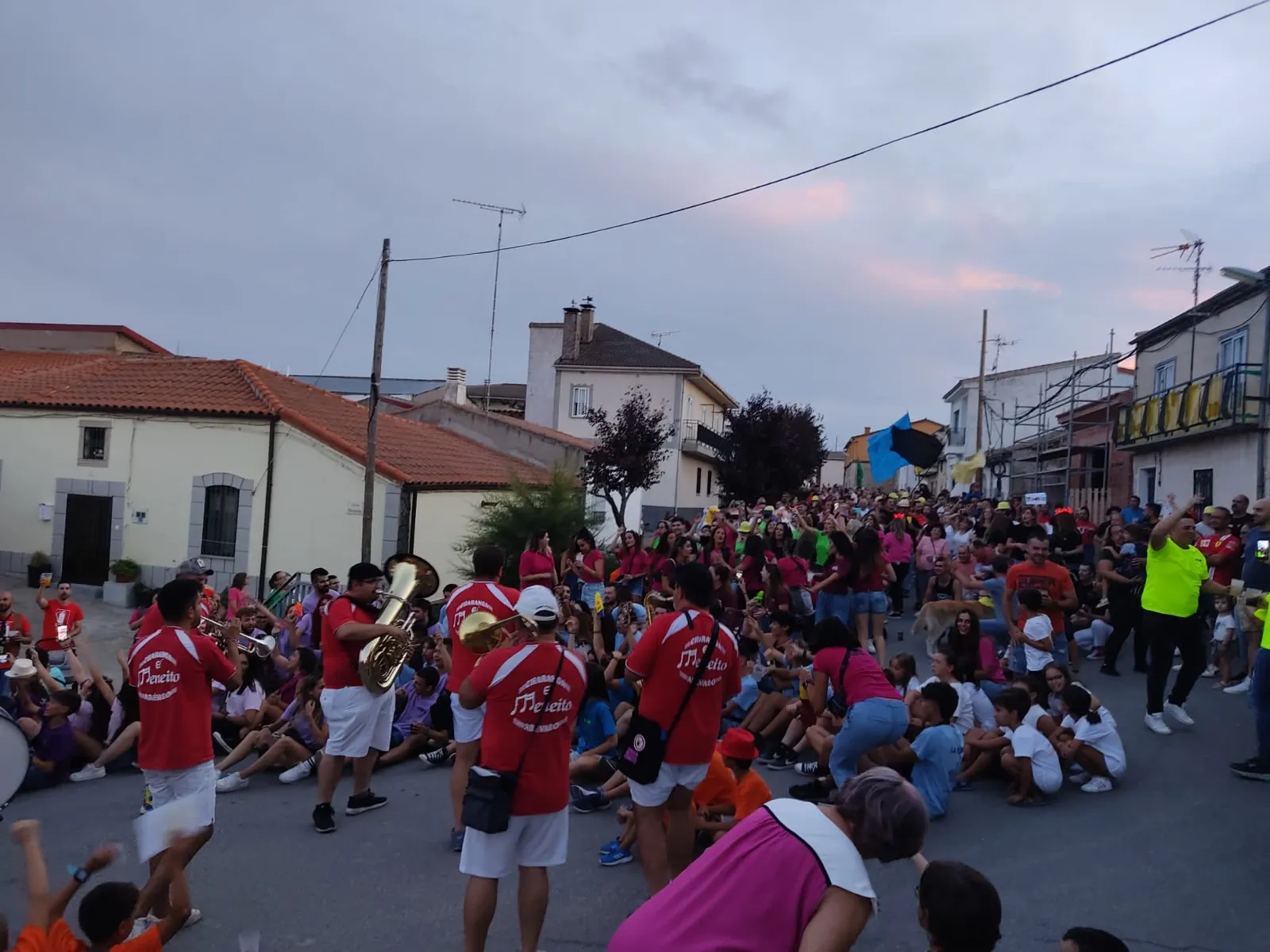 La concentraciòn de peñas con la Charanga generaba un gran ambiente en El Pedroso de la Armuña