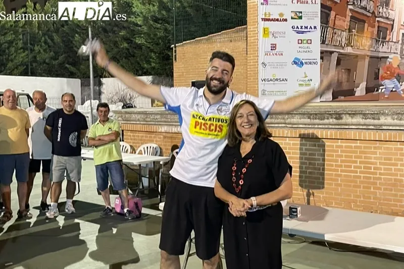 Eo parque La Huerta acogía el torneo Interpeñas de calva y rana 