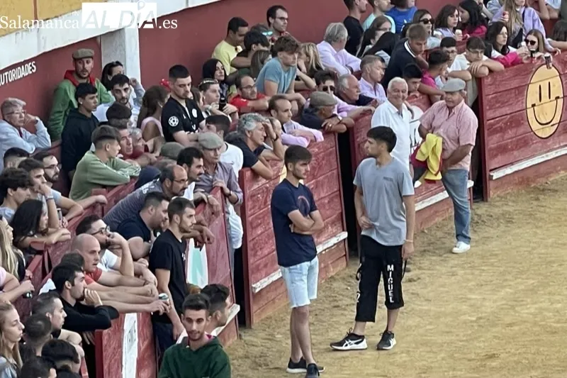 Foto 4 - Carreras y expectaci&oacute;n para recibir al Toro de Caj&oacute;n en Macotera